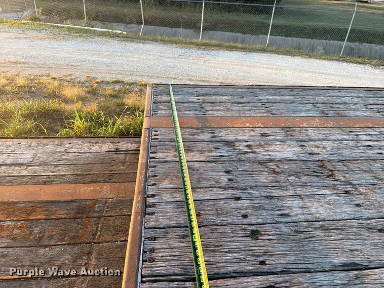 image for item FN2655 2004 Lufkin drop deck trailer