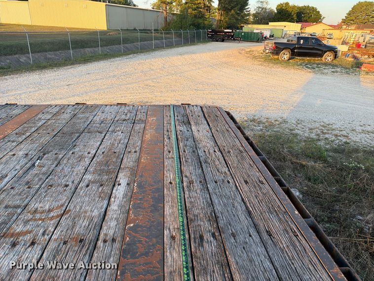 image for item FN2655 2004 Lufkin drop deck trailer