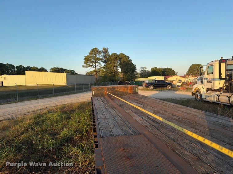 image for item FN2655 2004 Lufkin drop deck trailer