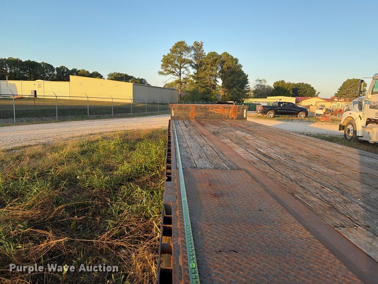 image for item FN2655 2004 Lufkin drop deck trailer