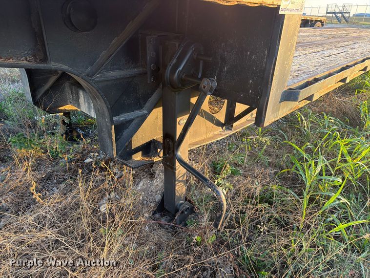 image for item FN2655 2004 Lufkin drop deck trailer