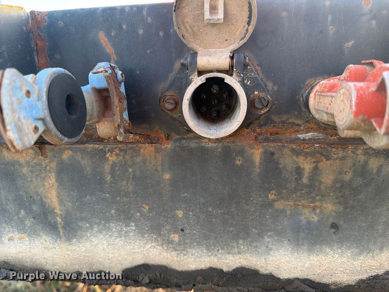 image for item FN2655 2004 Lufkin drop deck trailer