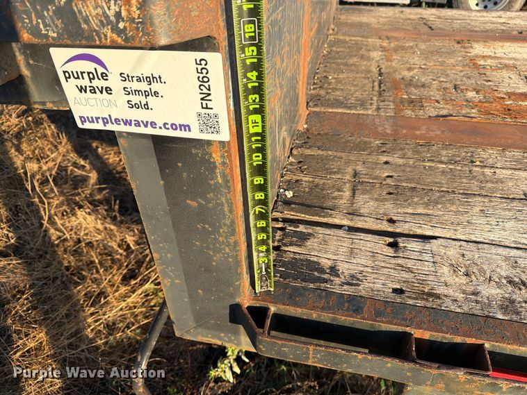 image for item FN2655 2004 Lufkin drop deck trailer