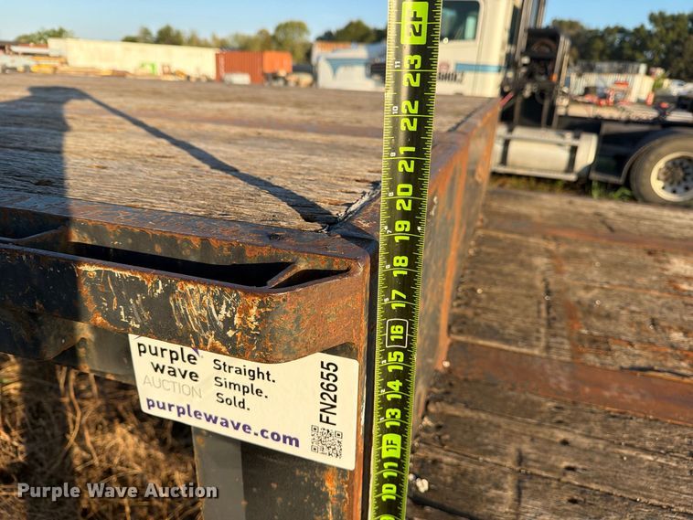 image for item FN2655 2004 Lufkin drop deck trailer