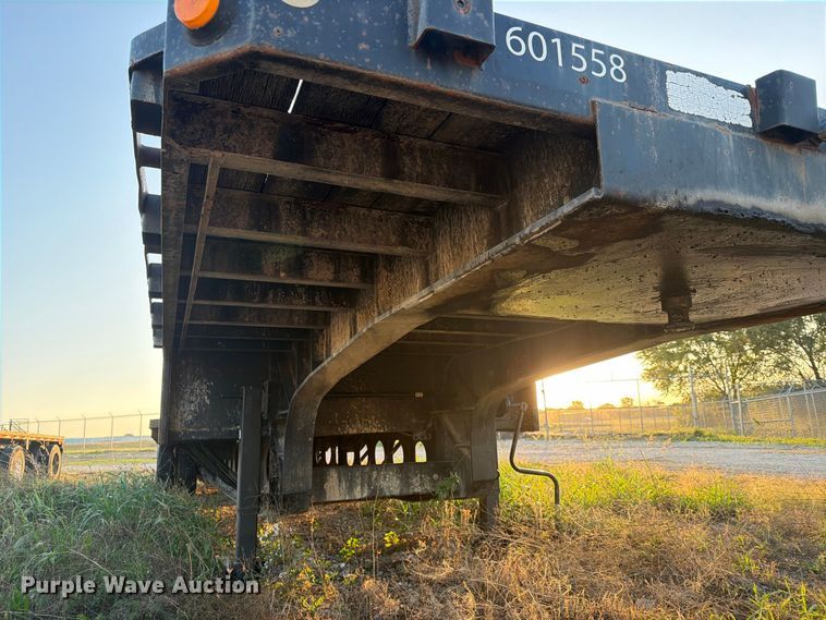 image for item FN2655 2004 Lufkin drop deck trailer