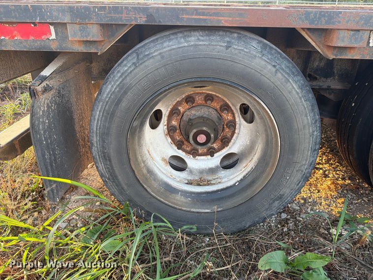 image for item FN2655 2004 Lufkin drop deck trailer