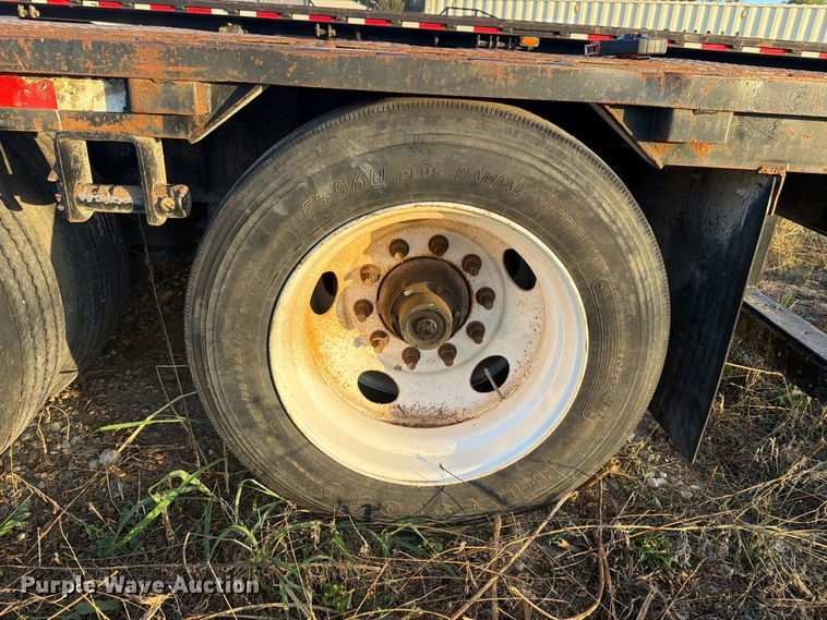 image for item FN2655 2004 Lufkin drop deck trailer