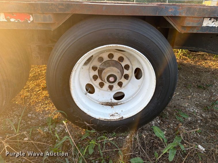 image for item FN2655 2004 Lufkin drop deck trailer