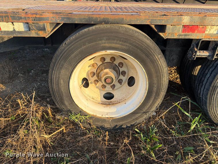 image for item FN2655 2004 Lufkin drop deck trailer