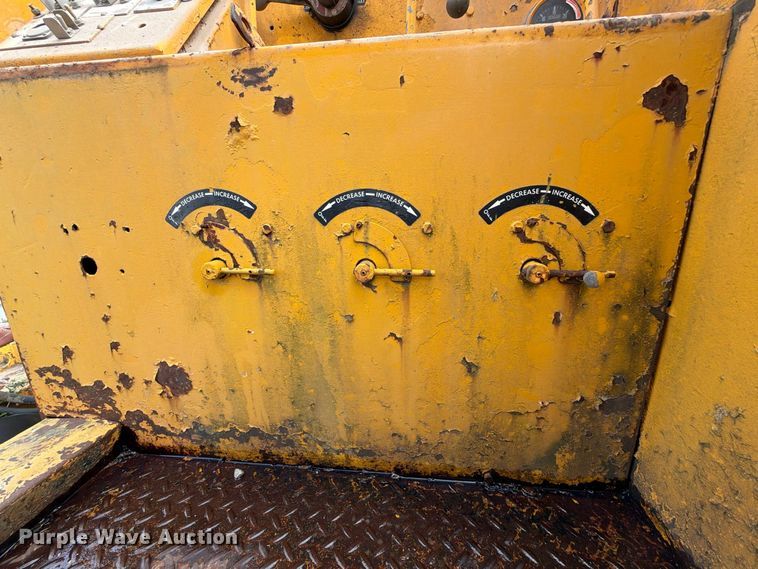 image for item FN2659 Gomaco GT-6000 paver