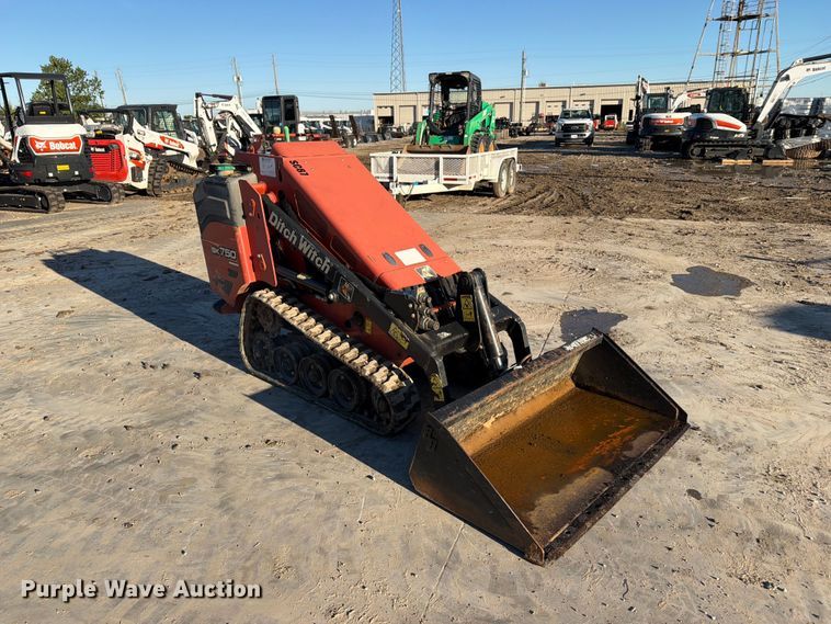 image for item FN2669 Ditch Witch SK750 compact utility loader