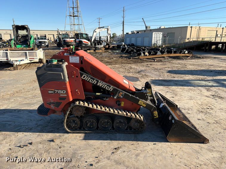 image for item FN2669 Ditch Witch SK750 compact utility loader