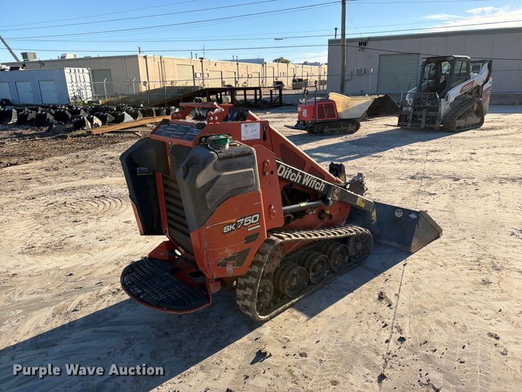image for item FN2669 Ditch Witch SK750 compact utility loader