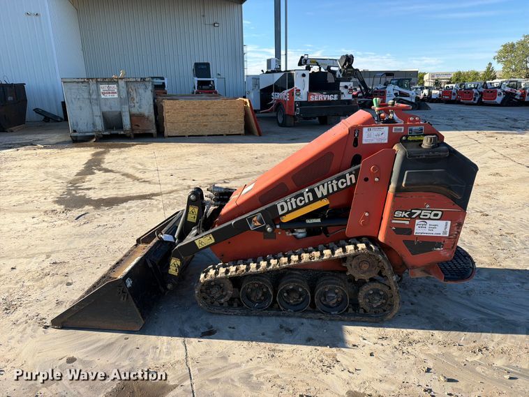 image for item FN2669 Ditch Witch SK750 compact utility loader