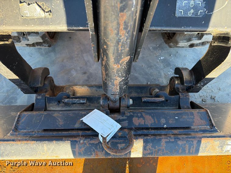 image for item FN2669 Ditch Witch SK750 compact utility loader