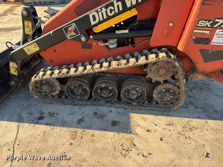 image for item FN2669 Ditch Witch SK750 compact utility loader