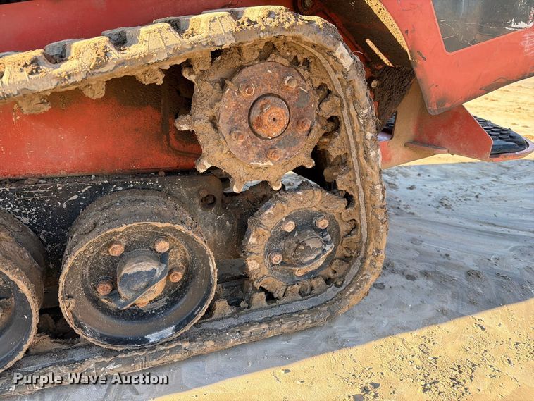 image for item FN2669 Ditch Witch SK750 compact utility loader