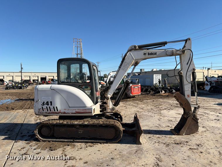 image for item FN2670 2005 Bobcat 341G mini excavator