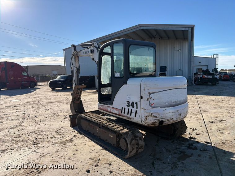 image for item FN2670 2005 Bobcat 341G mini excavator