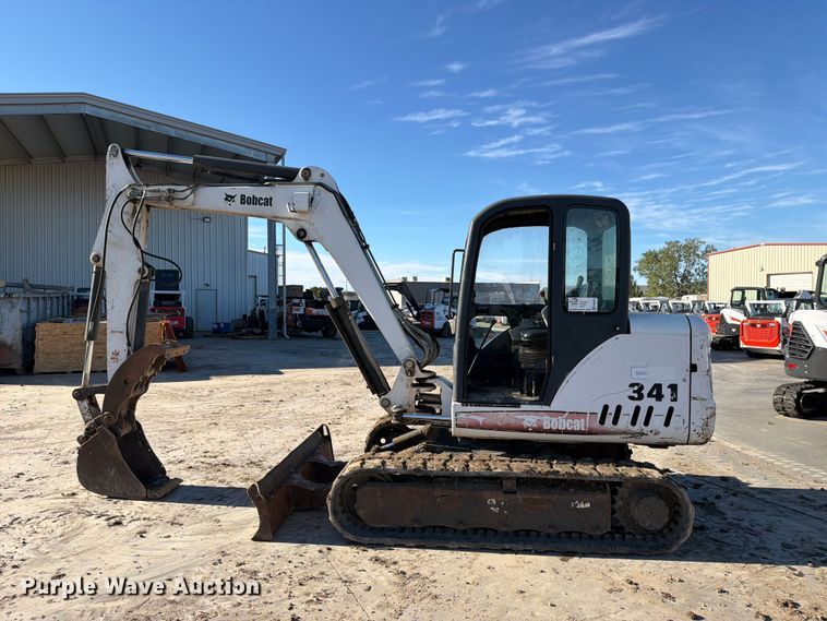 image for item FN2670 2005 Bobcat 341G mini excavator