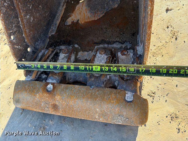 image for item FN2670 2005 Bobcat 341G mini excavator
