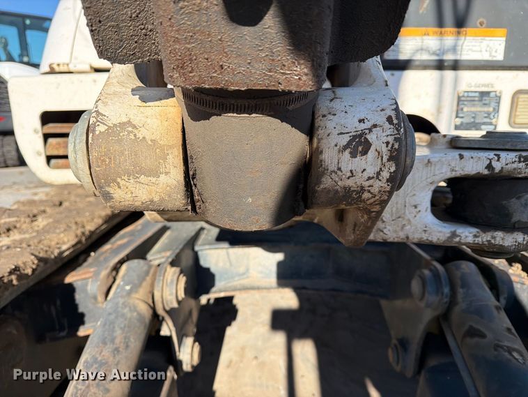 image for item FN2670 2005 Bobcat 341G mini excavator