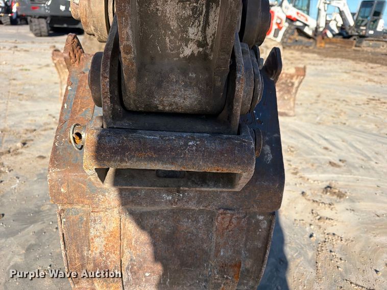 image for item FN2670 2005 Bobcat 341G mini excavator