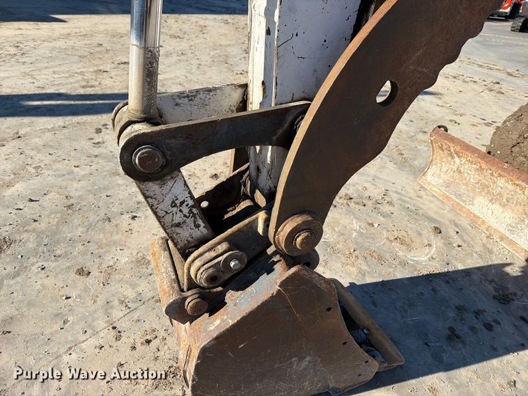 image for item FN2670 2005 Bobcat 341G mini excavator