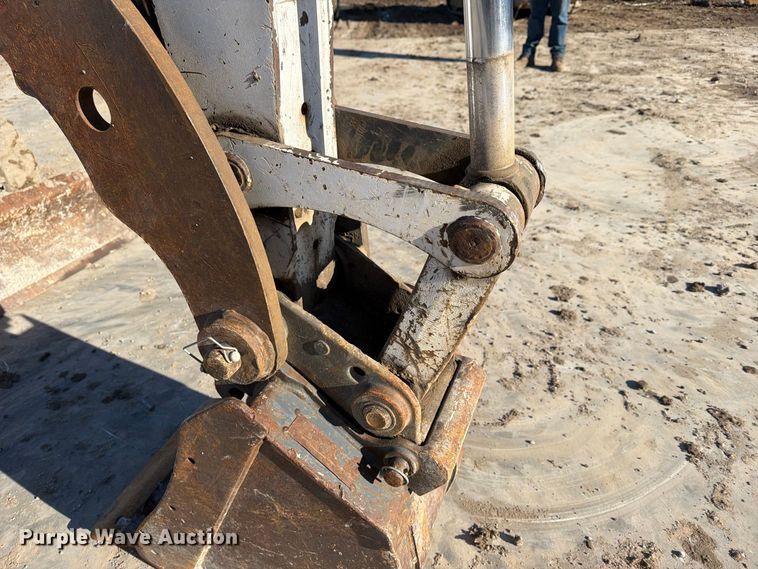 image for item FN2670 2005 Bobcat 341G mini excavator