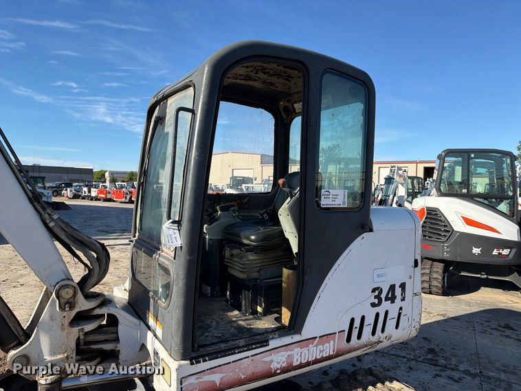 image for item FN2670 2005 Bobcat 341G mini excavator