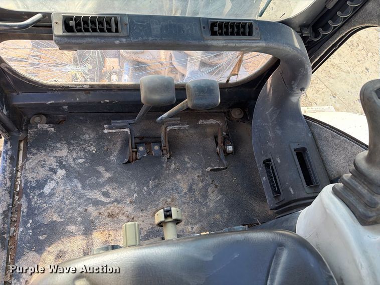 image for item FN2670 2005 Bobcat 341G mini excavator