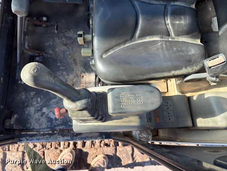 image for item FN2670 2005 Bobcat 341G mini excavator