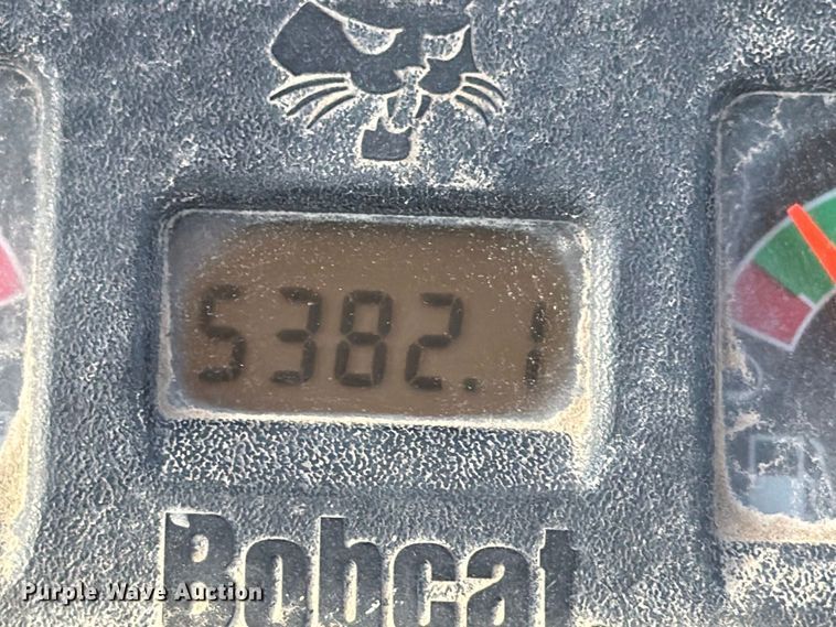 image for item FN2670 2005 Bobcat 341G mini excavator