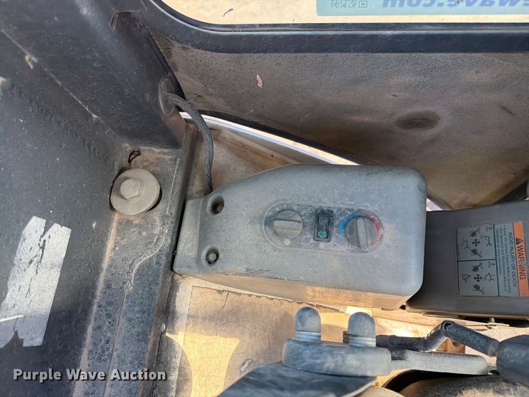 image for item FN2670 2005 Bobcat 341G mini excavator