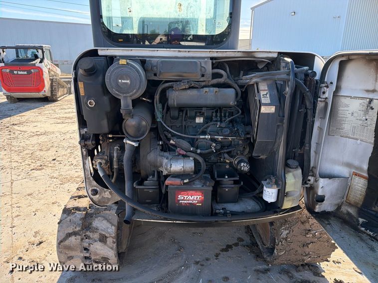 image for item FN2670 2005 Bobcat 341G mini excavator