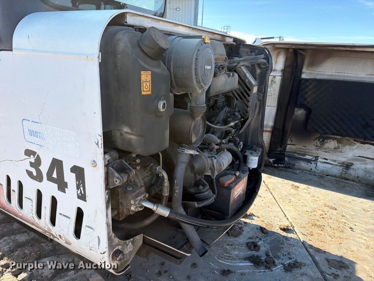 image for item FN2670 2005 Bobcat 341G mini excavator