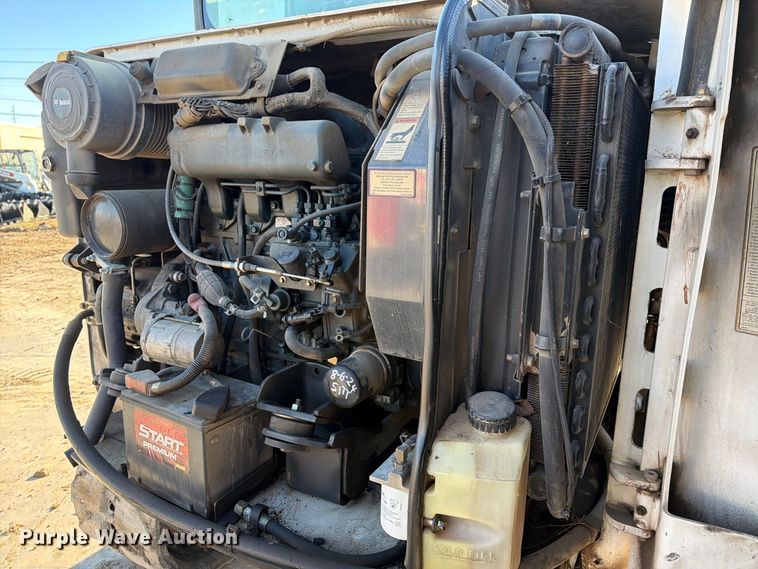 image for item FN2670 2005 Bobcat 341G mini excavator