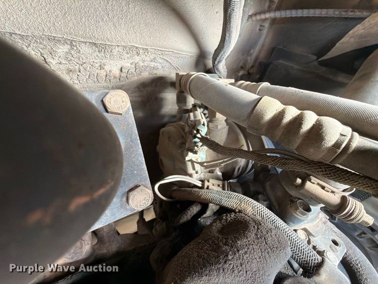 image for item FN2670 2005 Bobcat 341G mini excavator