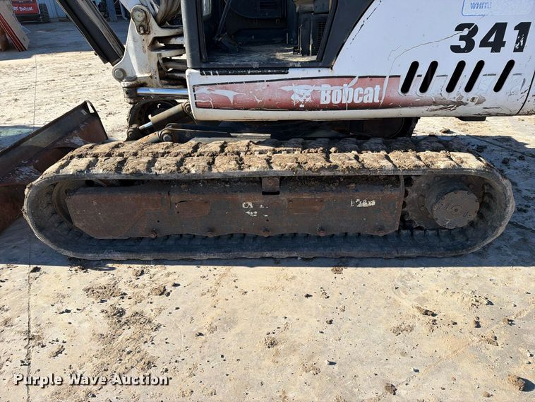 image for item FN2670 2005 Bobcat 341G mini excavator