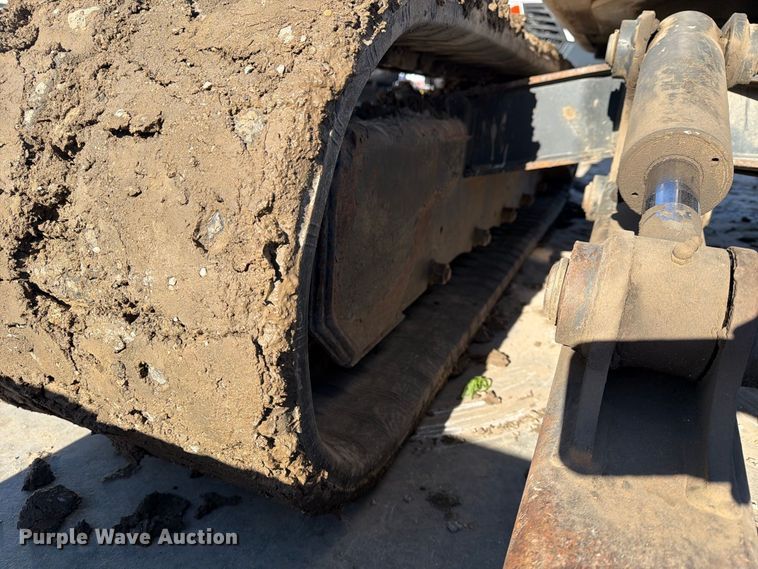 image for item FN2670 2005 Bobcat 341G mini excavator