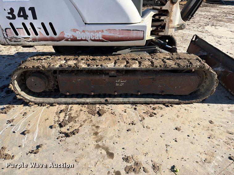 image for item FN2670 2005 Bobcat 341G mini excavator