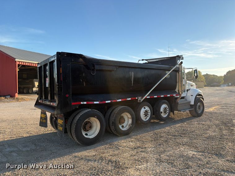 image for item FN2674 2020 Peterbilt 348 dump truck