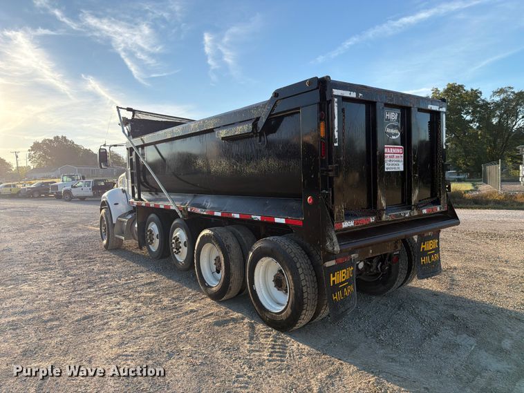 image for item FN2674 2020 Peterbilt 348 dump truck