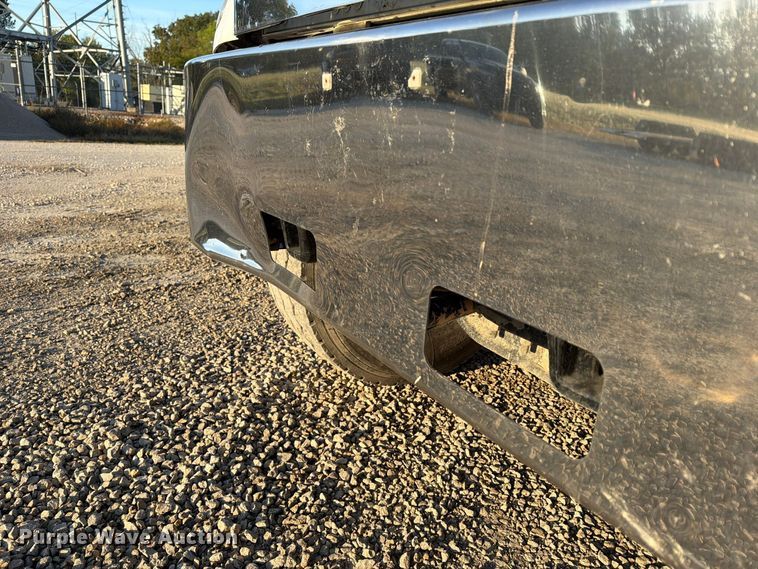 image for item FN2674 2020 Peterbilt 348 dump truck