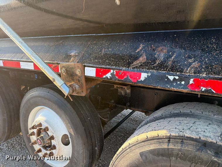 image for item FN2674 2020 Peterbilt 348 dump truck