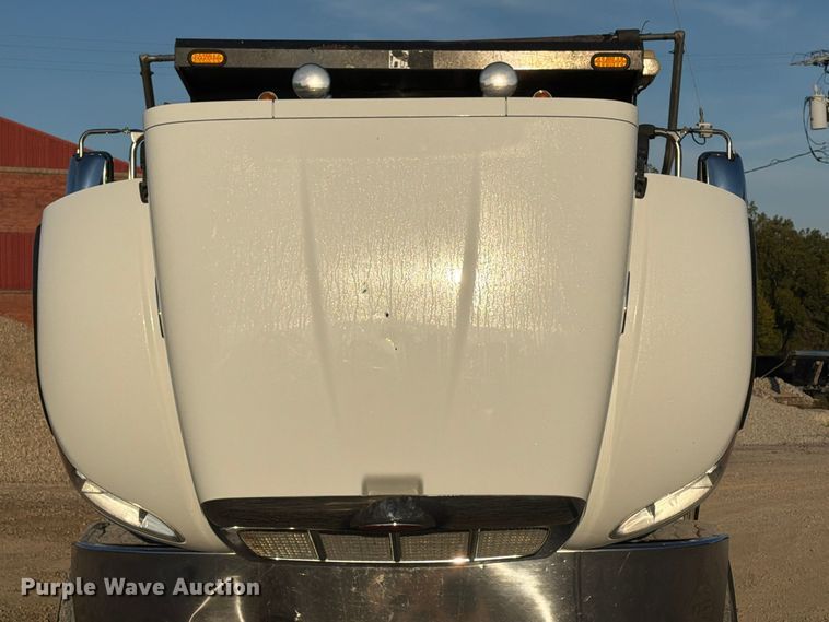 image for item FN2674 2020 Peterbilt 348 dump truck