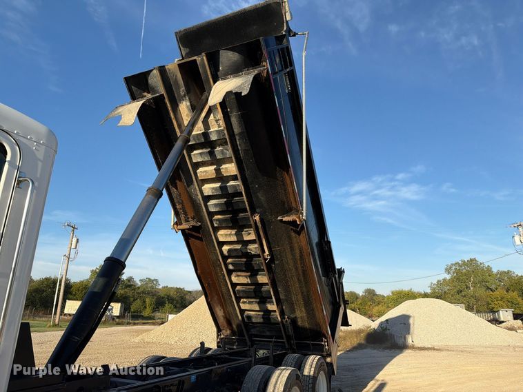 image for item FN2674 2020 Peterbilt 348 dump truck