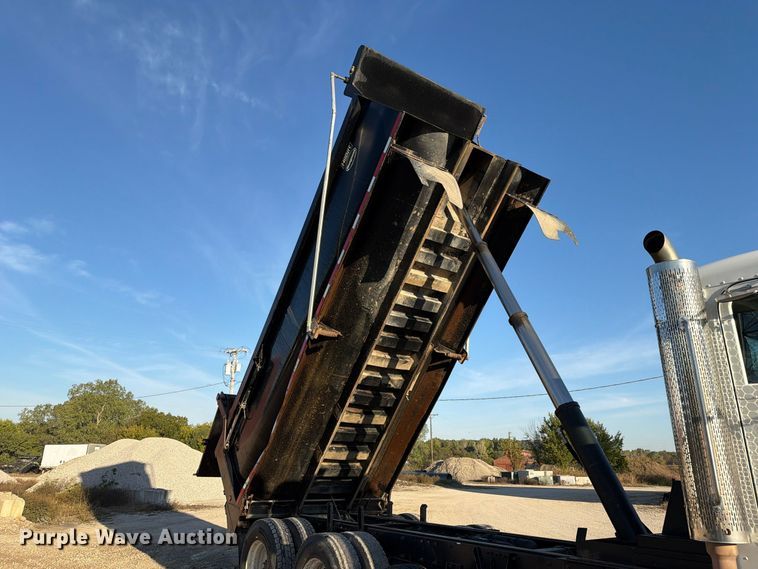 image for item FN2674 2020 Peterbilt 348 dump truck
