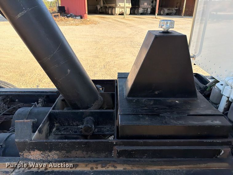 image for item FN2674 2020 Peterbilt 348 dump truck