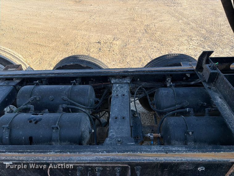 image for item FN2674 2020 Peterbilt 348 dump truck